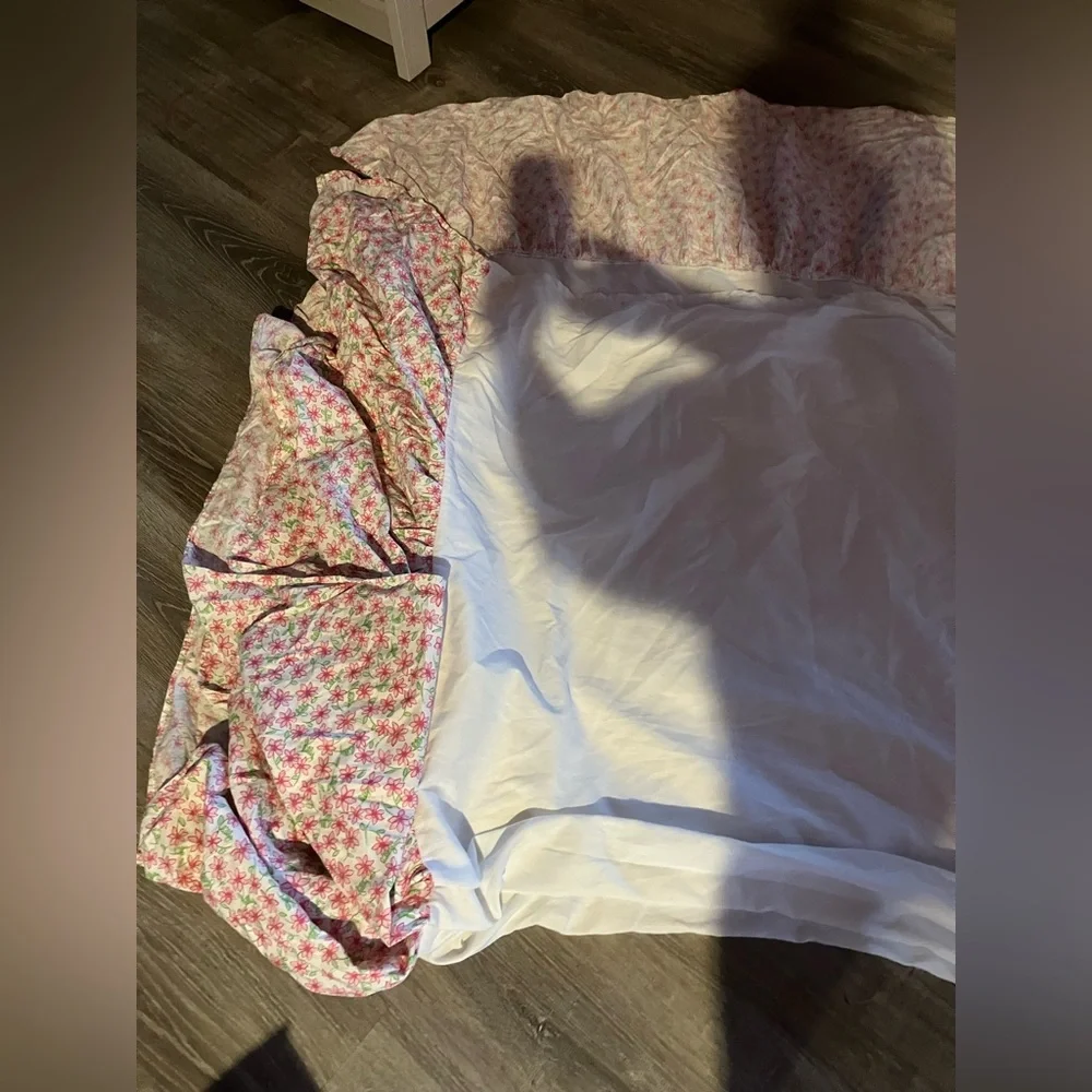 Lilly Pulitzer Pink and Green Floral bedskirt - Picture 4 of 10